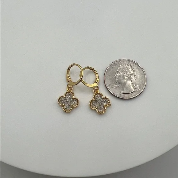 778. Elegant Gold and Silver Clover Earrings - Picture 2 of 3